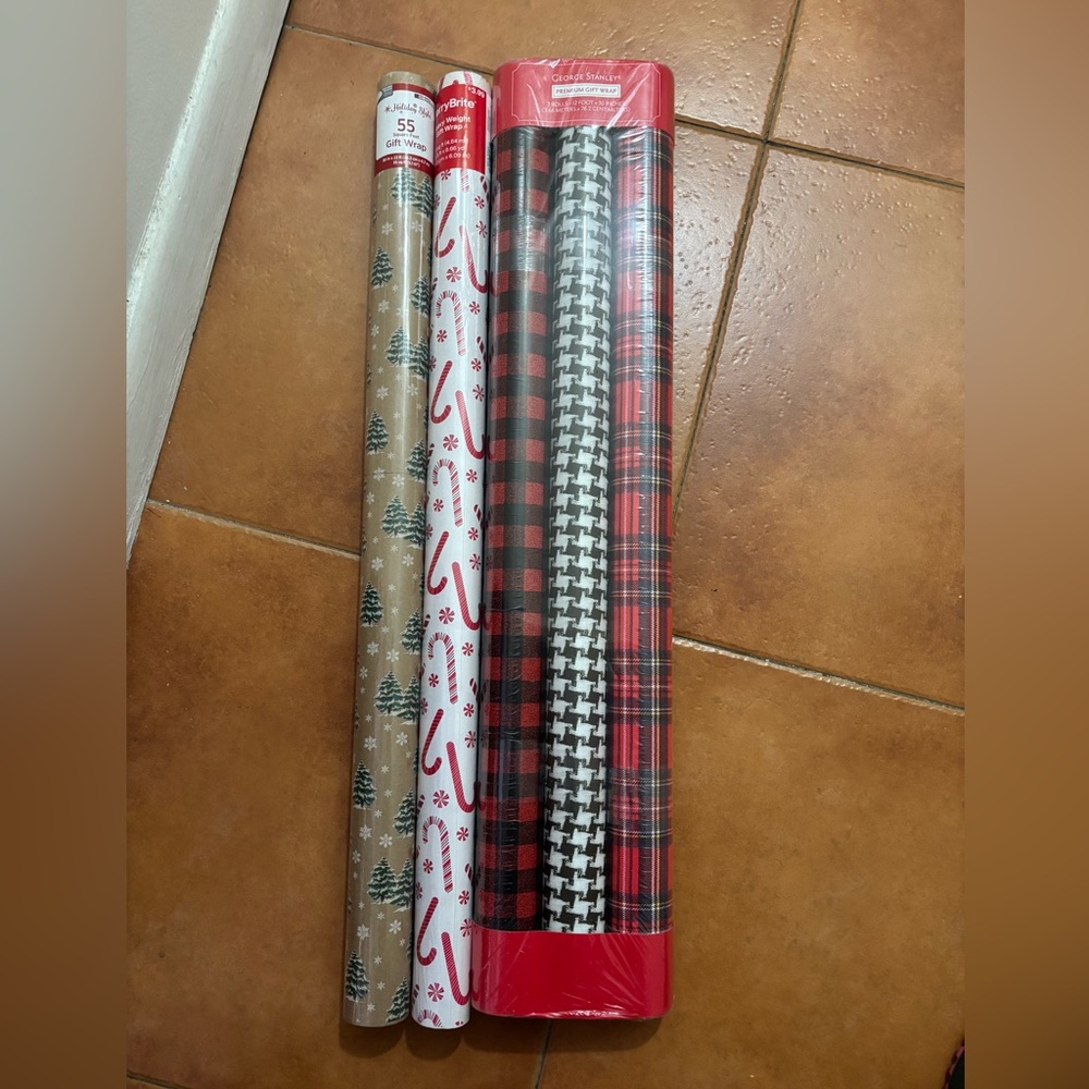 Christmas NEW good quality wrapping paper 5 rolls. Super cute sealed. Brand new
